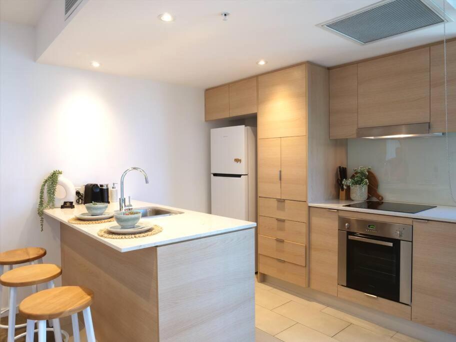 Broadbeach Stunner Modern And Central Gold Coast Exterior foto